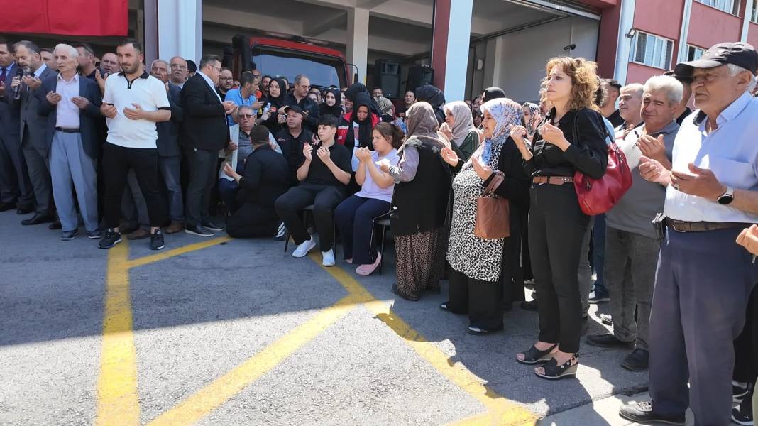 Konya'da şehit itfaiye eri  Mehmet Tekeli'ye uğurlama töreni: Duygular sel oldu 4